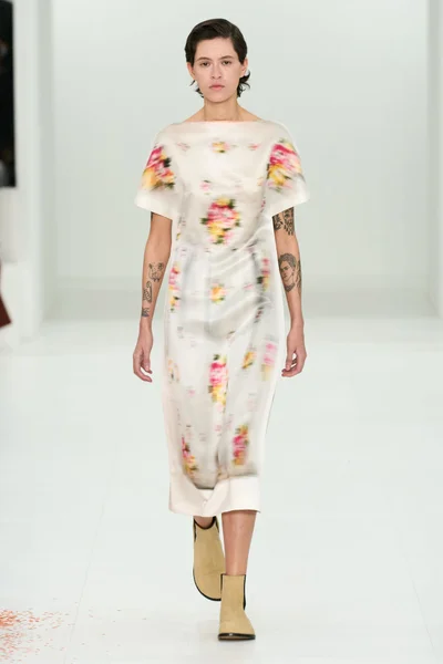 Look 15